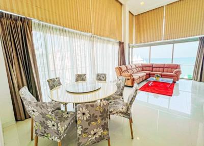 Duplex-Penthouse with 5 bedrooms in Wongamat area