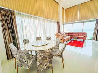 Duplex-Penthouse with 5 bedrooms in Wongamat area
