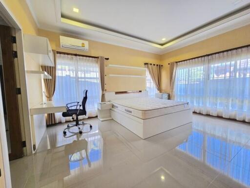 Extensive 3-bedroom house in north Pattaya