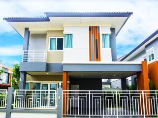 Twinhouse with 3 Bedrooms in Bang Saray