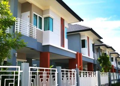 Twinhouse with 3 Bedrooms in Bang Saray