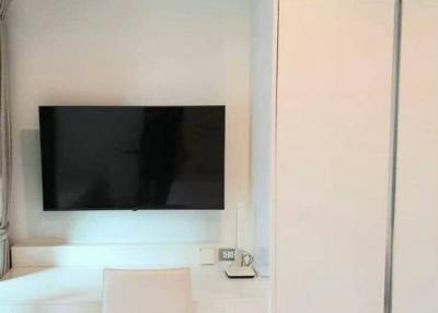 Studio Condo at Life One Wireless near BTS Phloen Chit