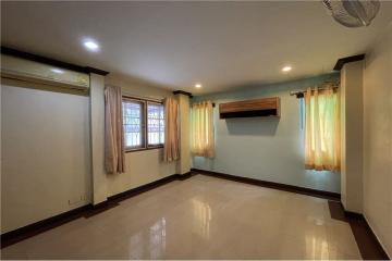 Spacious 4BR Family Home in Sukhumvit 71 Compound - For Rent - 920071001-12588