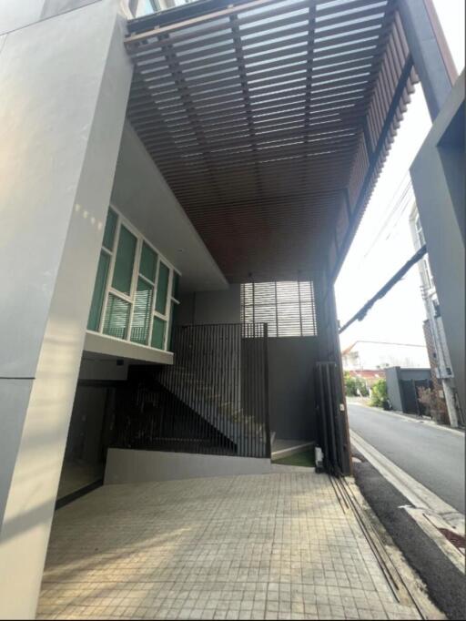 Commercial/Shophouse for Sale at HOF Udomsuk