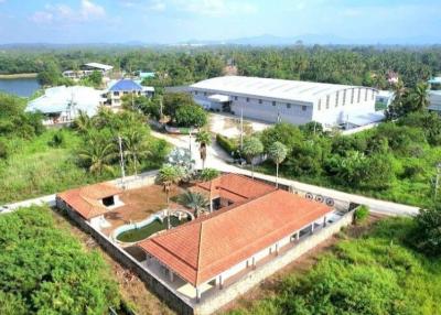 Pool villa with huge land plot in Banglamung