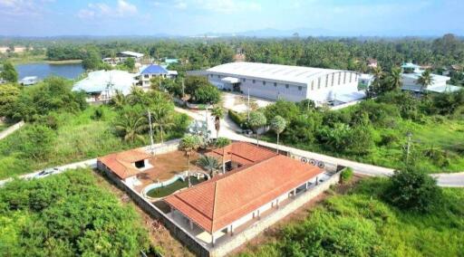 Pool villa with huge land plot in Banglamung