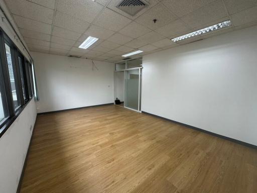 For Rent Bangkok Office Sukhumvit BTS Ekkamai Watthana