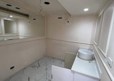 For Rent Bangkok Retail Sukhumvit BTS Thong Lo Watthana