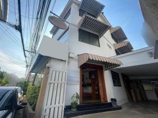 For Rent Bangkok Shophouse Phahon Yothin BTS Ari Phraya Thai