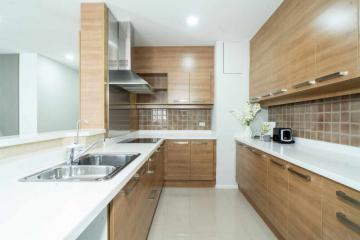 For Sale Bangkok Condo Villa Sikhara Sukhumvit BTS Thong Lo Watthana