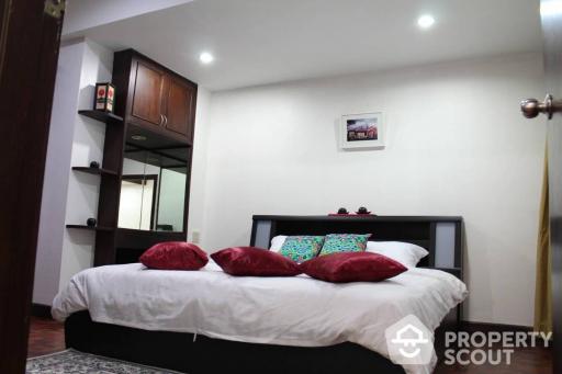 1-BR Condo at Prasanmit Condominium near BTS Asok