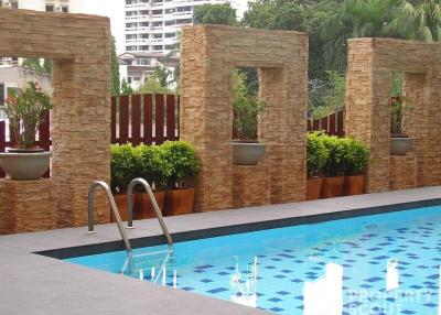 1-BR Condo at Prasanmit Condominium near BTS Asok