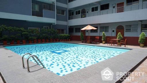 1-BR Condo at Prasanmit Condominium near BTS Asok