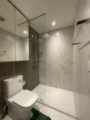 Modern bathroom with a walk-in shower and marble tiles