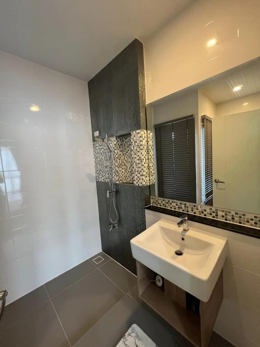 Modern bathroom with walk-in shower and wall-mounted sink