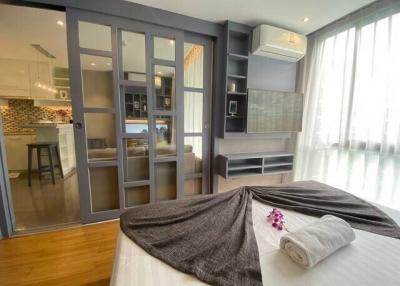 Cozy bedroom with queen-sized bed and en-suite kitchen