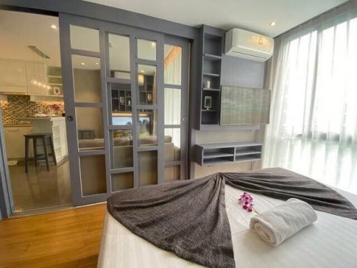 Cozy bedroom with queen-sized bed and en-suite kitchen