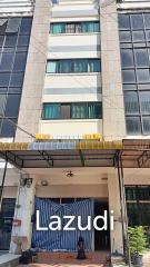 Commercial building for rent in Khlongtoey