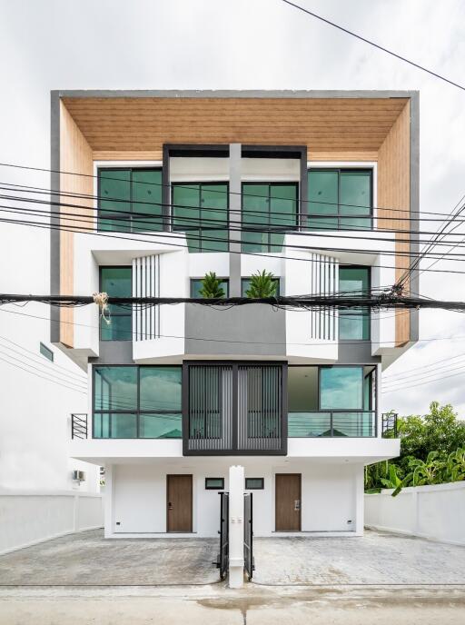 Townhouse for Sale at Phumi Sukhumvit 77