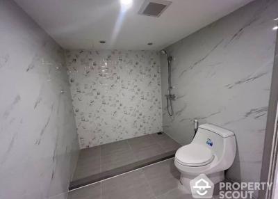 2-BR Condo at Nusa State Tower Condominium near BTS Saphan Taksin