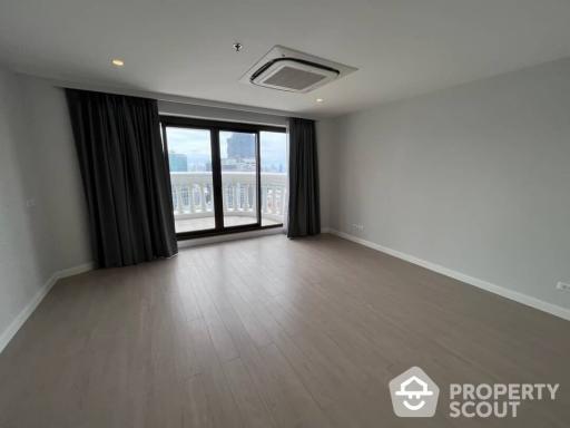 2-BR Condo at Nusa State Tower Condominium near BTS Saphan Taksin