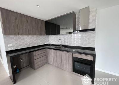 2-BR Condo at Nusa State Tower Condominium near BTS Saphan Taksin