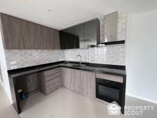 2-BR Condo at Nusa State Tower Condominium near BTS Saphan Taksin