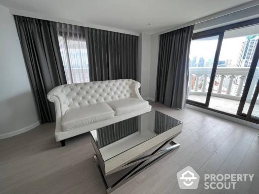 2-BR Condo at Nusa State Tower Condominium near BTS Saphan Taksin