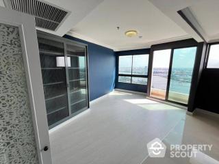 4-BR Condo at Supalai Casa Riva close to Thanon Tok