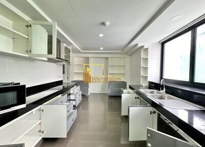 President Park  Renovated 3 Bedroom Pet Friendly Condo in Phrom Phong