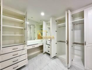 President Park  Renovated 3 Bedroom Pet Friendly Condo in Phrom Phong