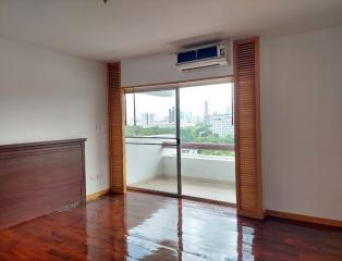 4 Bedroom Duplex Apartment For Rent in Sathorn