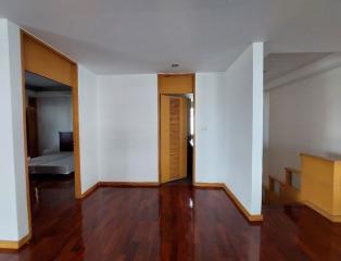 4 Bedroom Duplex Apartment For Rent in Sathorn