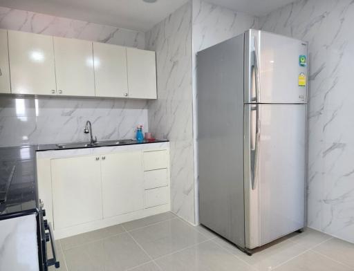 President Park  3 Bedroom Condo in Phrom Phong