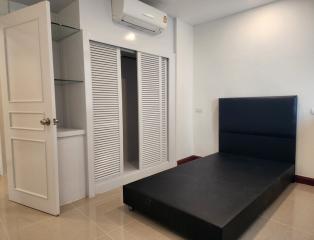 President Park  3 Bedroom Condo in Phrom Phong