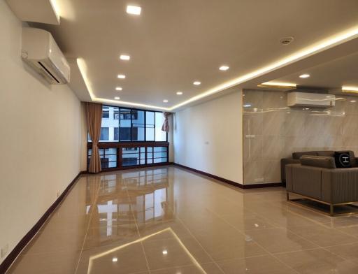 President Park  3 Bedroom Condo in Phrom Phong