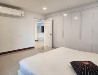 President Park  3 Bedroom Condo in Phrom Phong