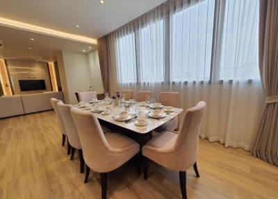 Luxurious 3 Bedroom Apartment in Bearing