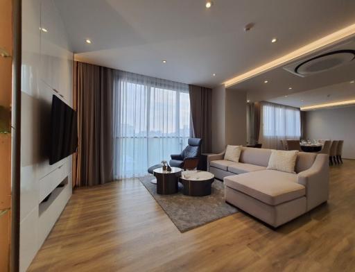 Luxurious 3 Bedroom Apartment in Bearing