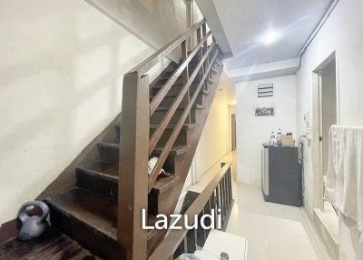 4 beds 3 baths 3.5 story building near MRT Rama9