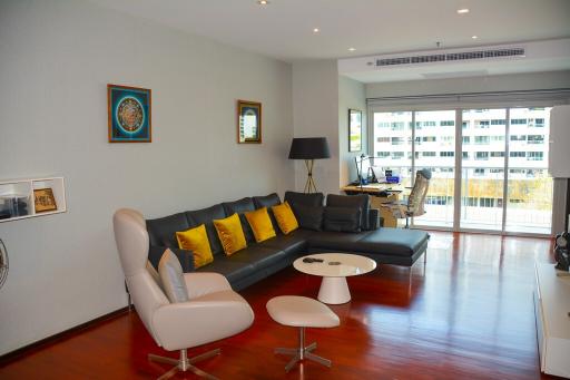 2-bedroom spacious condo for sale in Thonglor