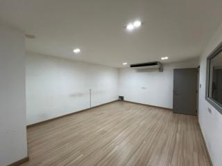 For Rent Bangkok Retail New Phetchaburi BTS Asok MRT Phetchaburi Ratchathewi