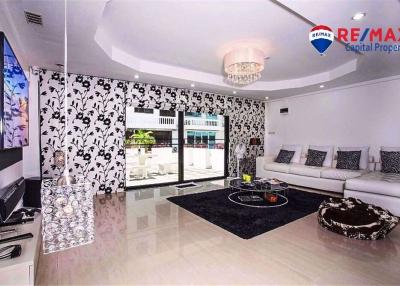 Spacious and elegantly decorated living room with modern furniture and ample natural light