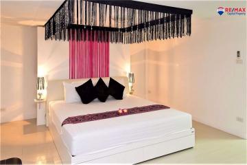 Elegantly decorated bedroom with a king-sized bed and modern design