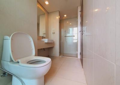 Modern bathroom with neutral color tiles and ample lighting