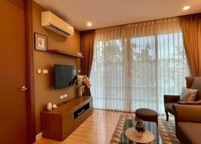 Cozy and well-furnished living room with modern amenities