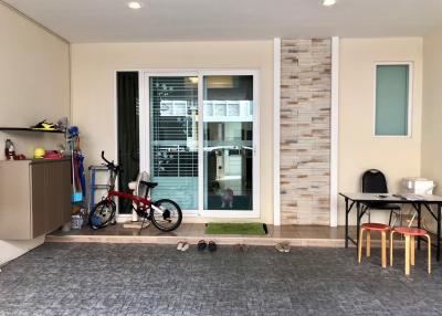 Spacious garage with children