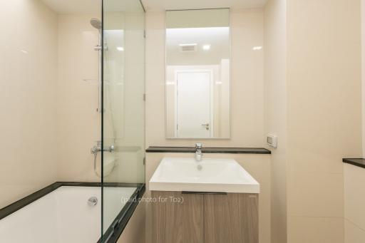 Modern bathroom with glass shower enclosure and vanity mirror