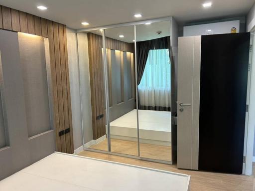 Modern bedroom with mirroring wardrobe doors and sleek interior design