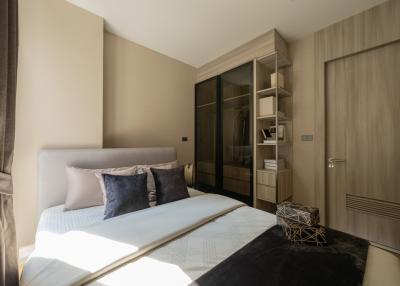 Modern bedroom with double bed, built-in wardrobe and elegant decor